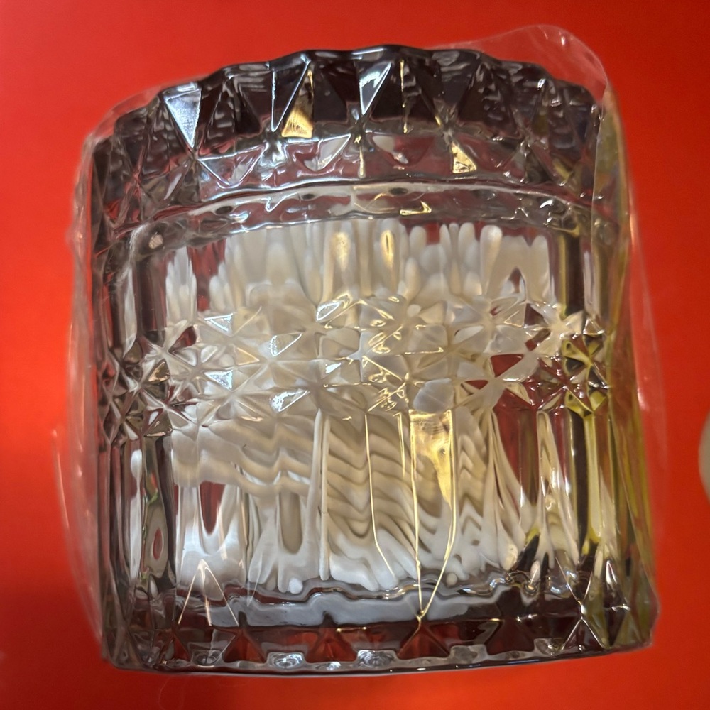 Elegant Glass jar with 150 Cotton  Swabs.
